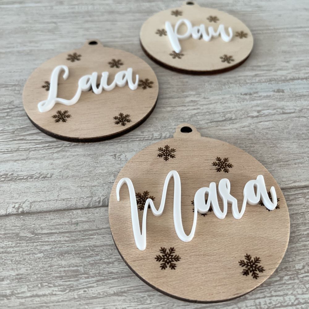 Bola de Navidad con copos de nieve